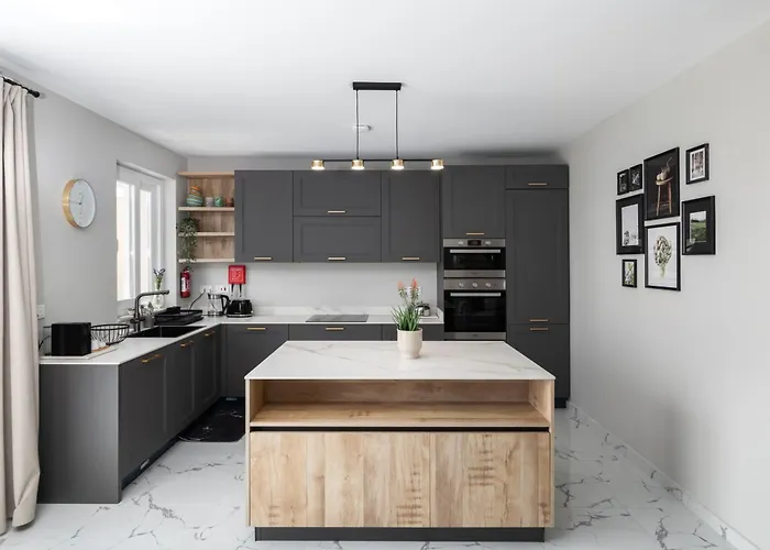 Modern 2br Cosy With Large Terrace - Close To Manoel Island & Tigne Shopping Mall アパート