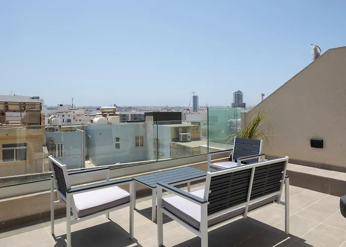 Modern 2br Cosy With Large Terrace - Close To Manoel Island & Tigne Shopping Mall アパート スリーマ
