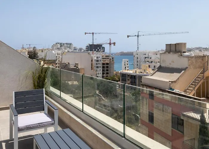 Modern 2br Cosy With Large Terrace - Close To Manoel Island & Tigne Shopping Mall スリーマ