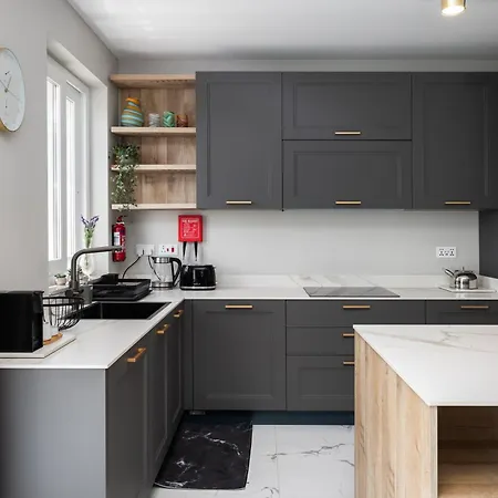 Modern 2br Cosy With Large Terrace - Close To Manoel Island & Tigne Shopping Mall *