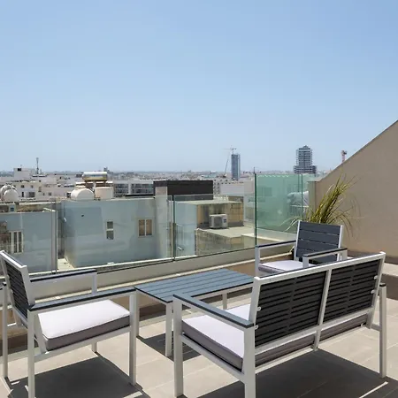 Modern 2br Cosy With Large Terrace - Close To Manoel Island & Tigne Shopping Mall Lägenhet Sliema