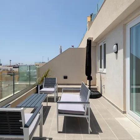 Modern 2br Cosy With Large Terrace - Close To Manoel Island & Tigne Shopping Mall Lägenhet *